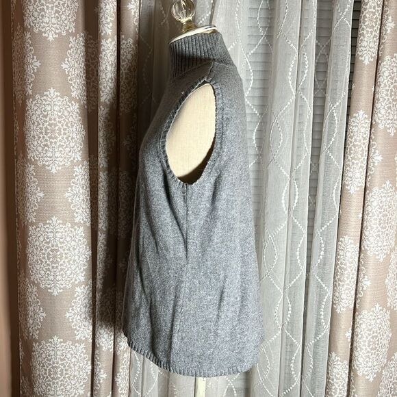 Womens Chicos mock turtleneck sleeveless top. Chicos Size 2 (medium) - Picture 5 of 8